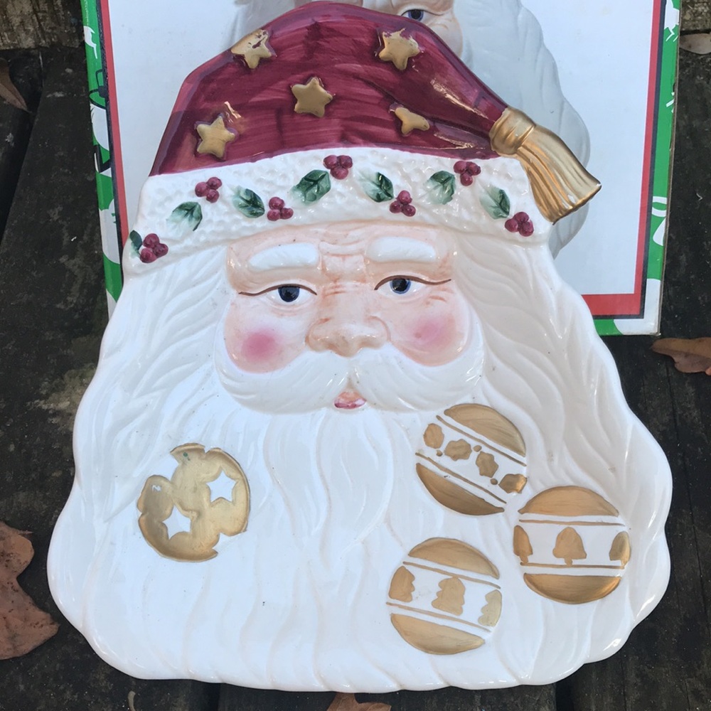 HOLIDAY TREASURES - Picture 3 of 14